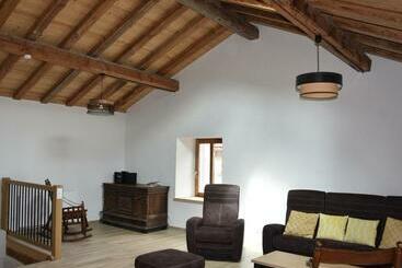 ツーリストアパートメント Charmante Maison De Village Rénovée   Près De Pralognan La Vanoise, 10 Pers, 3 Niveaux, Balcon Sud