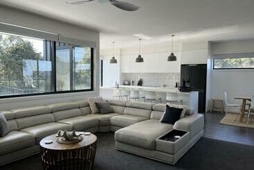 Luxury On Bayview Wifi Linen Included