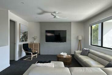 Luxury On Bayview Wifi Linen Included