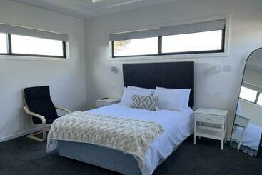 Luxury On Bayview Wifi Linen Included