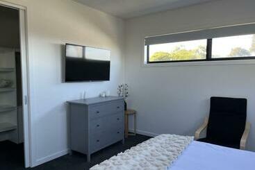 Luxury On Bayview Wifi Linen Included