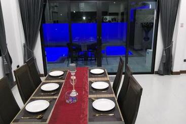 Private Pool Villa With Jacuzzi At Royal Park Village   Walk To The Beach   6 People   Max 3 Males