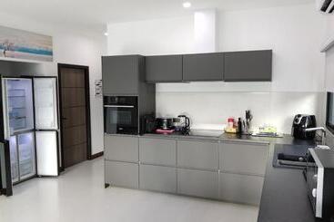 Private Pool Villa With Jacuzzi At Royal Park Village   Walk To The Beach   6 People   Max 3 Males