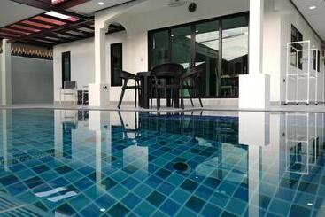 Private Pool Villa With Jacuzzi At Royal Park Village   Walk To The Beach   6 People   Max 3 Males