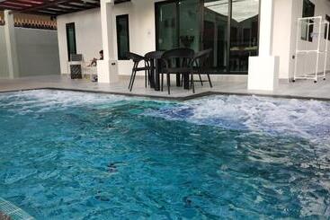 Private Pool Villa With Jacuzzi At Royal Park Village Walk To The Beach 6 People Max 3 Males