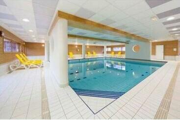 T2 Les Orres 1800 Pied Des Pistes Avec Piscine
