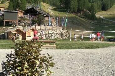 T2 Les Orres 1800 Pied Des Pistes Avec Piscine
