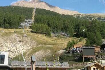 T2 Les Orres 1800 Pied Des Pistes Avec Piscine