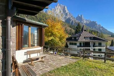 דירות לתיירים Casa Loria   Appartamento Con Giardino