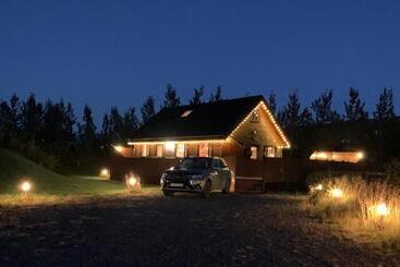 Cosy Retreat Home With Jacuzzi