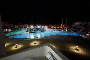 Nouveau Complexe Avec Balcon Et Piscines Prives