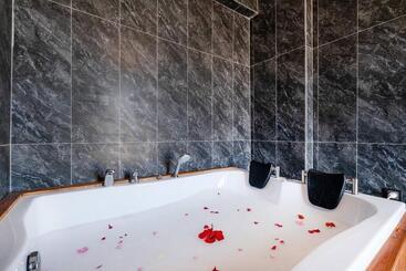 Sessiz Sakin Manzaralı Sauna Ve Jakuzili,müstakil Havuzlu Villa