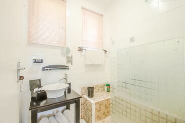 تختخواب و صبحانه Honeypot Guest House