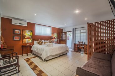 تختخواب و صبحانه Honeypot Guest House