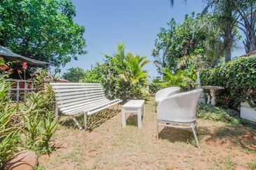 تختخواب و صبحانه Honeypot Guest House