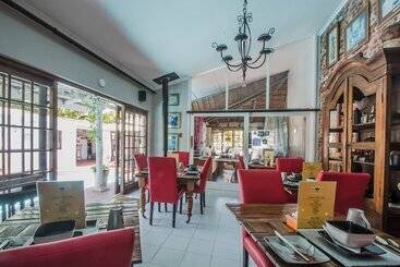 تختخواب و صبحانه Honeypot Guest House