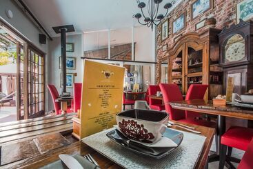تختخواب و صبحانه Honeypot Guest House