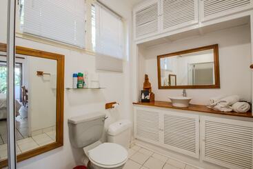 تختخواب و صبحانه Honeypot Guest House