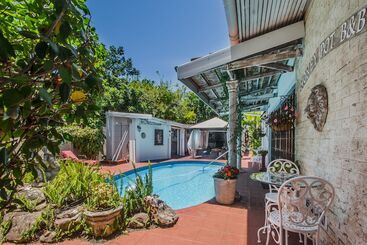 تختخواب و صبحانه Honeypot Guest House