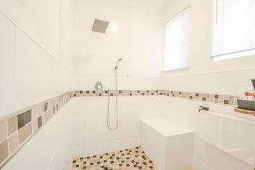 تختخواب و صبحانه Honeypot Guest House