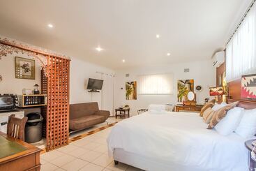 تختخواب و صبحانه Honeypot Guest House