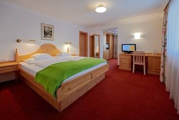 هتل Appartement Roggal