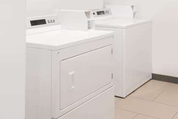 هتل Days Inn By Wyndham Watertown Fort Drum