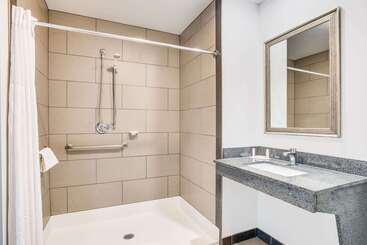 هتل Days Inn By Wyndham Watertown Fort Drum