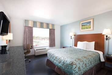 هتل Days Inn By Wyndham Watertown Fort Drum