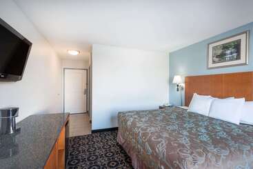 هتل Days Inn By Wyndham Watertown Fort Drum