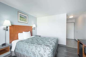 هتل Days Inn By Wyndham Watertown Fort Drum