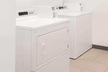 هتل Days Inn By Wyndham Watertown Fort Drum