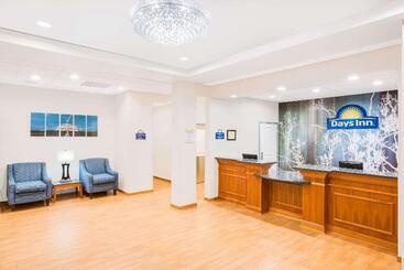 هتل Days Inn By Wyndham Watertown Fort Drum