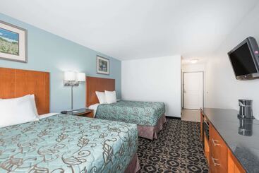 هتل Days Inn By Wyndham Watertown Fort Drum