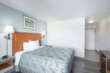 هتل Days Inn By Wyndham Watertown Fort Drum