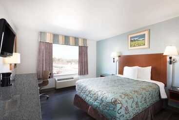 هتل Days Inn By Wyndham Watertown Fort Drum