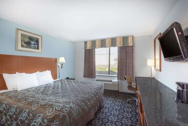 هتل Days Inn By Wyndham Watertown Fort Drum