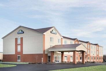 هتل Days Inn By Wyndham Watertown Fort Drum