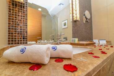 هتل Golden Tulip Dammam Corniche