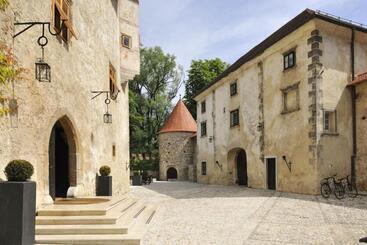 هتل Grad Otočec   Relais Chateaux