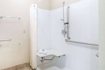 هتل Hawthorn Extended Stay By Wyndham Dickinson