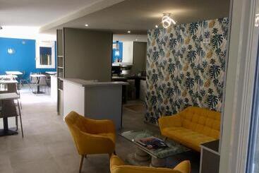 هتل Hôtel Azur