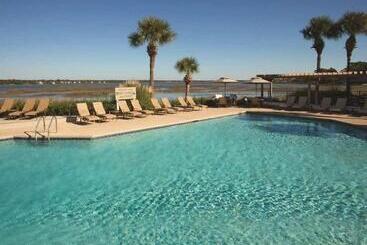 هتل Marriott's Harbour Point And Sunset Pointe At Shelter Cove