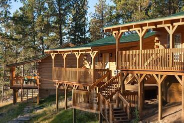هتل Rock Crest Lodge And Cabins