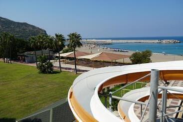 هتل Bülent Kocabaş Selinus Beach Club