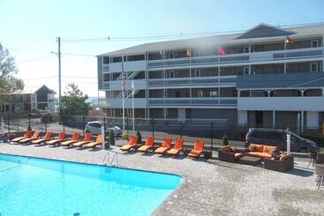 Surfside Hotel And Suites