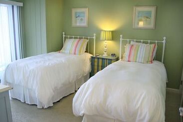 Surfside Hotel And Suites