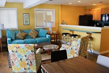 Surfside Hotel And Suites