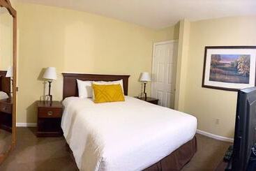 هتل The Central Downtown Inn Suites