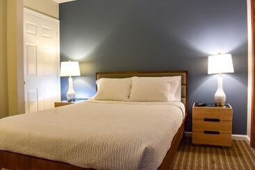 هتل The Central Downtown Inn Suites